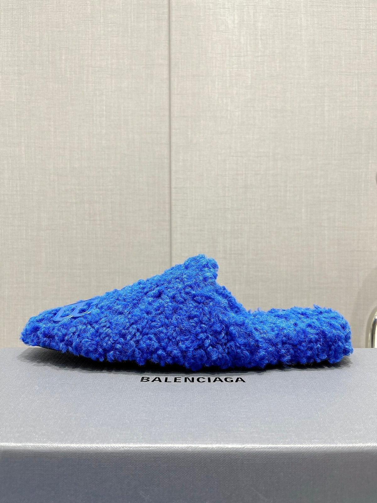 B-Sneakers