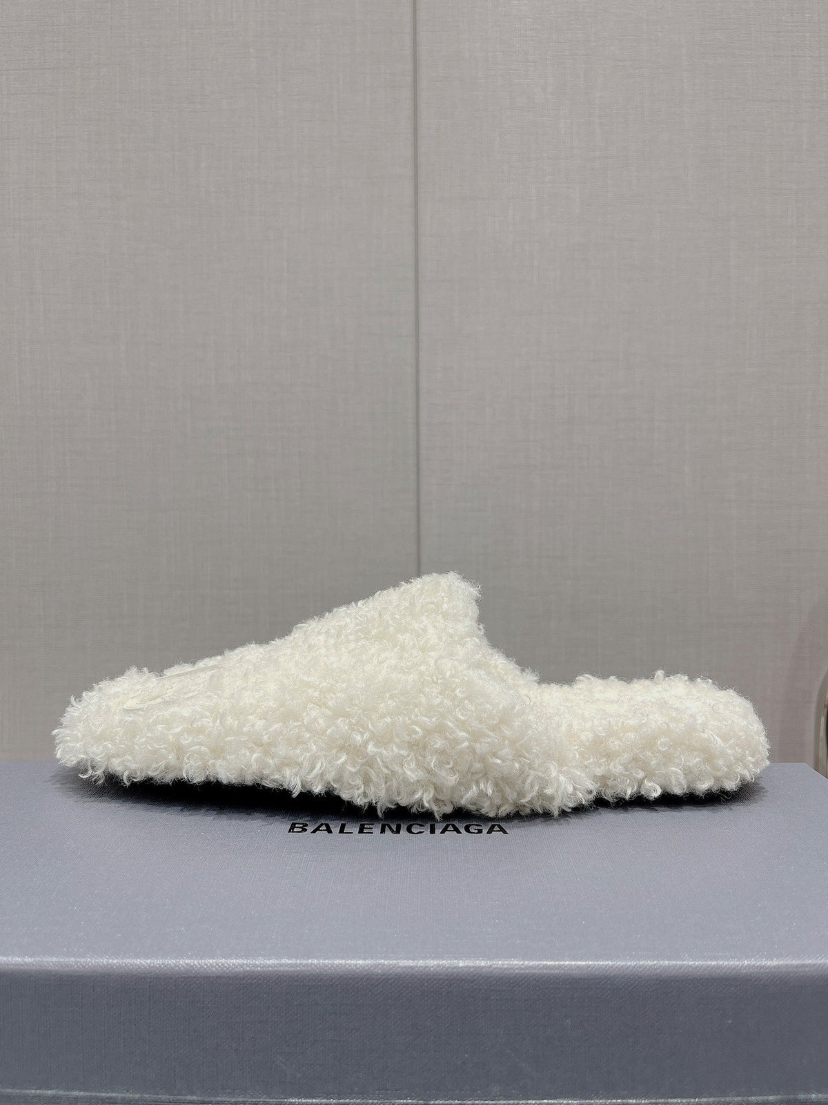 B-Sneakers
