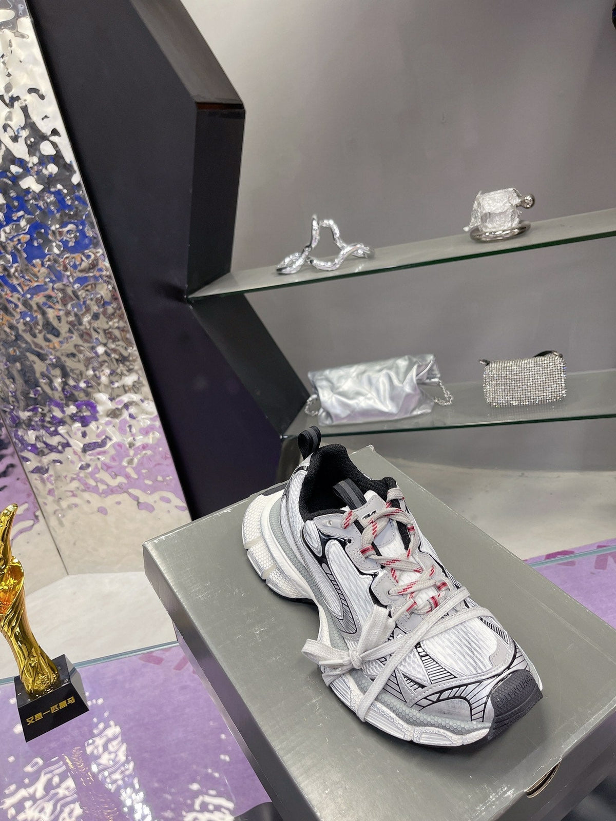 B-Sneakers