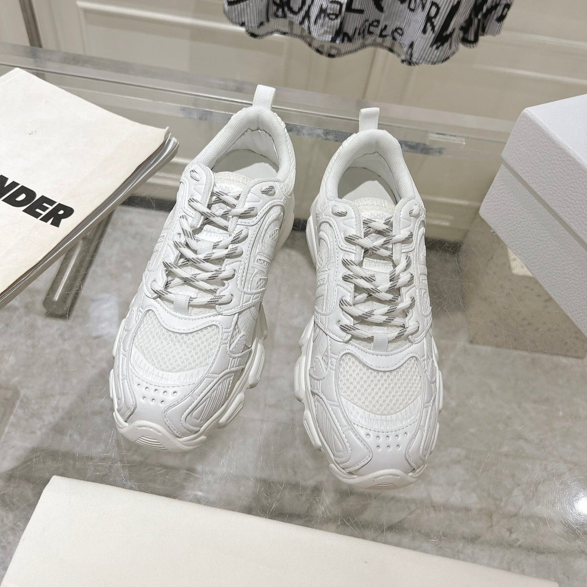 D-Sneakers