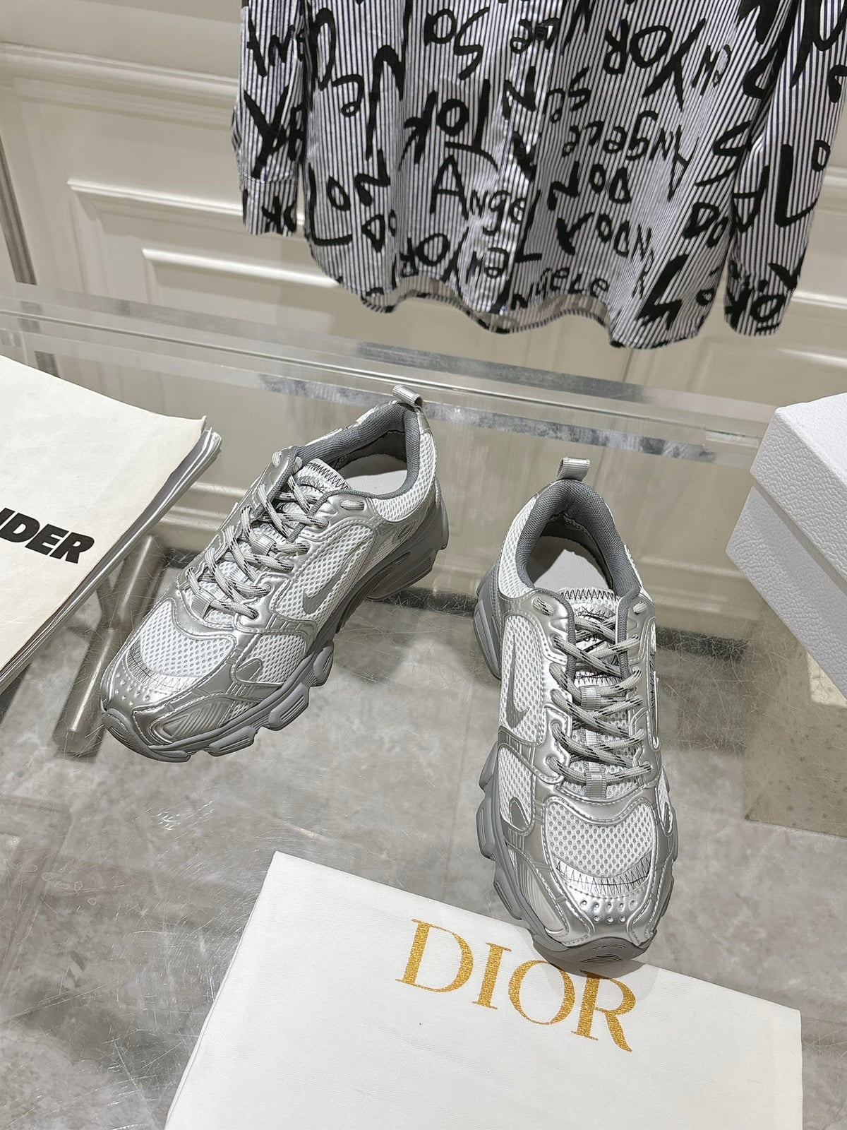 D-Sneakers