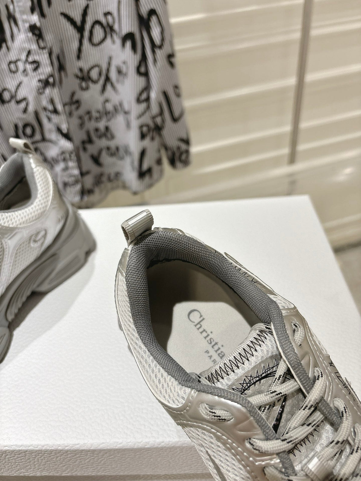 D-Sneakers