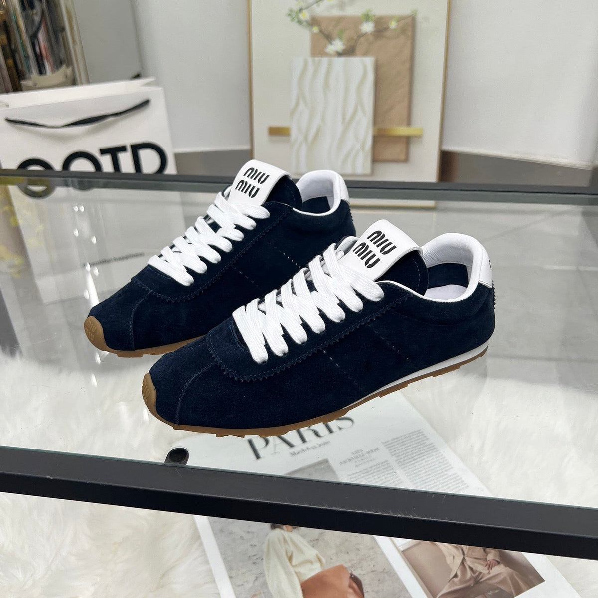 M-Sneakers