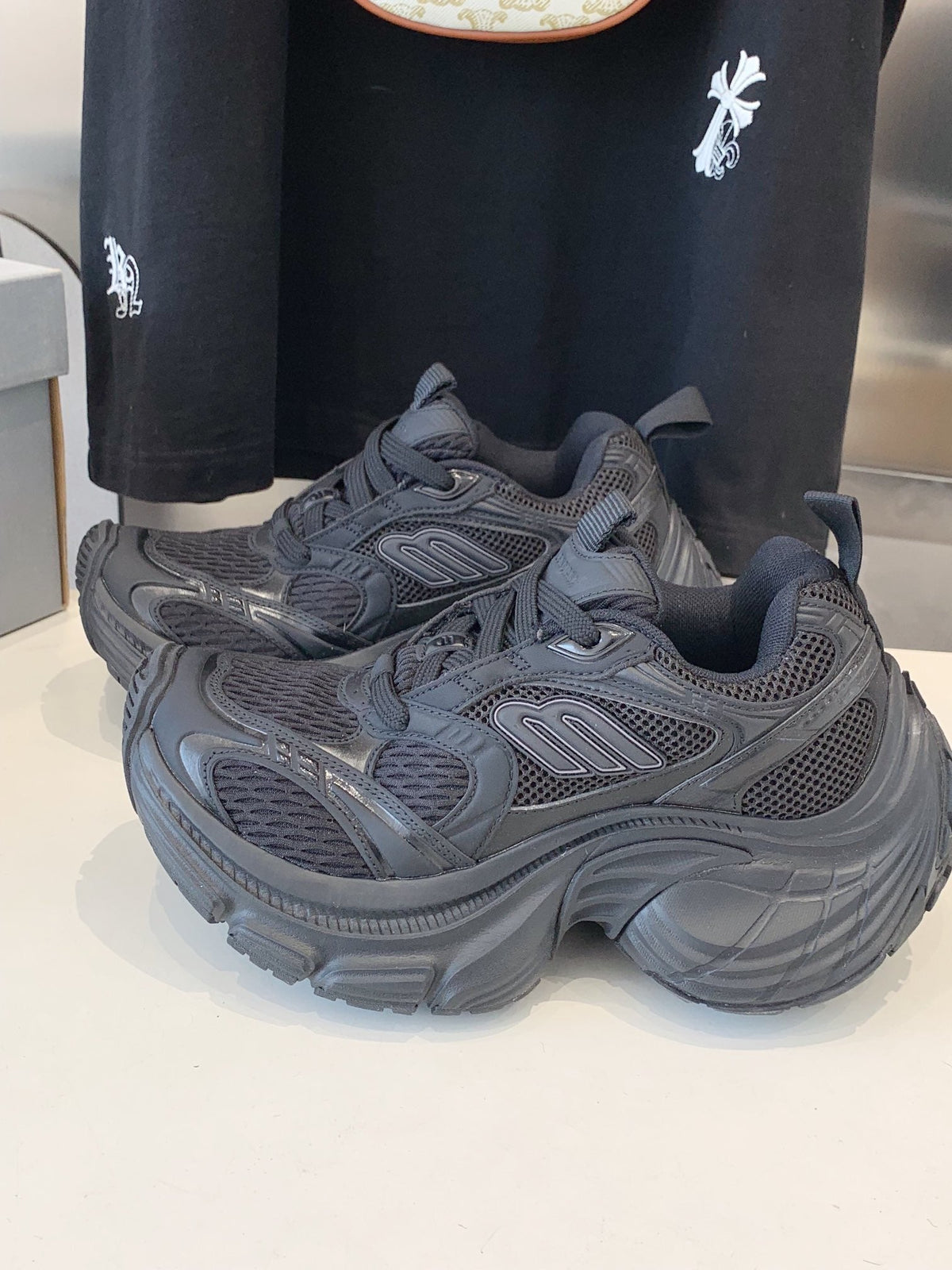 B-Sneakers