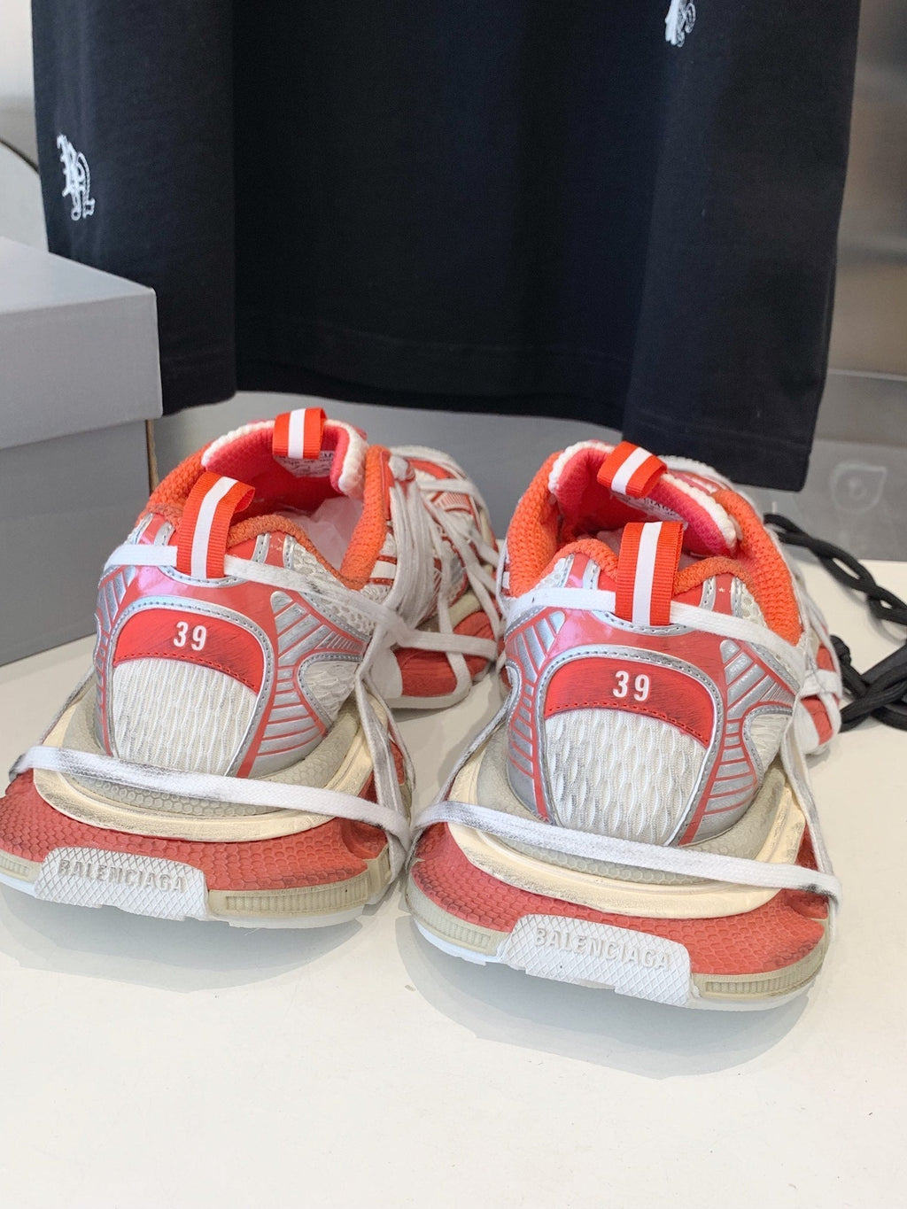 B-Sneakers
