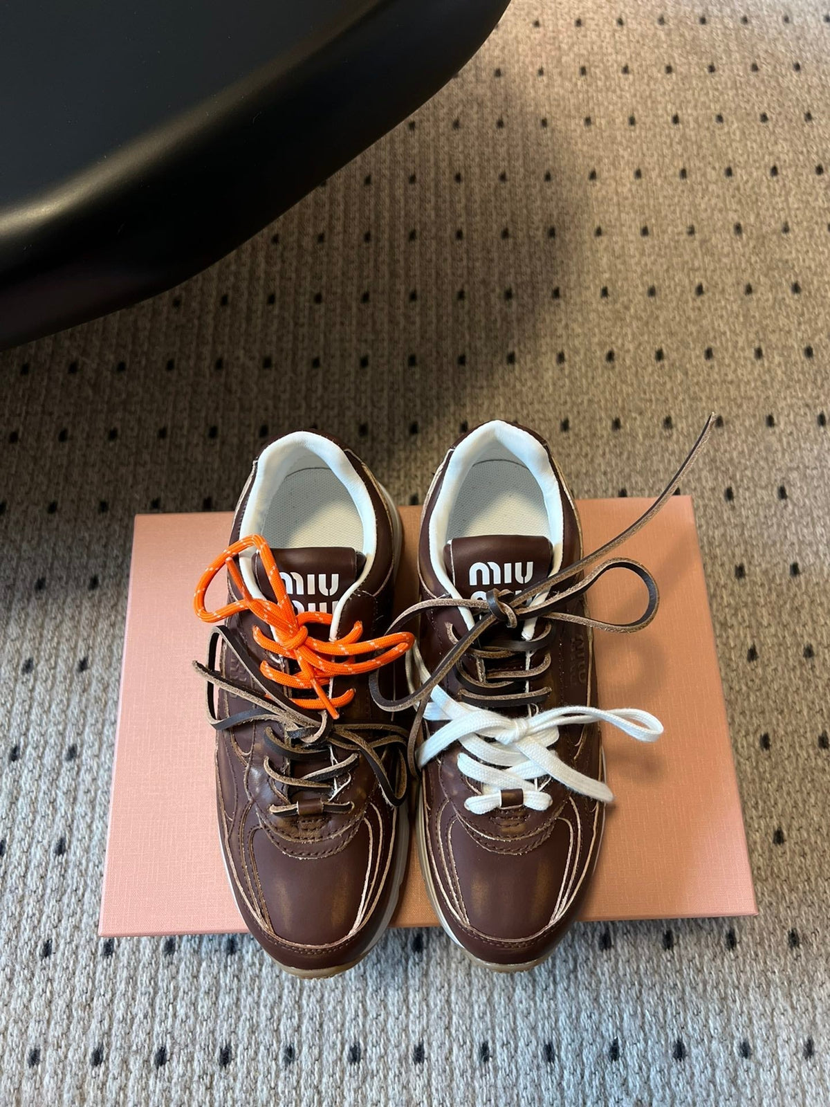 M-Sneakers