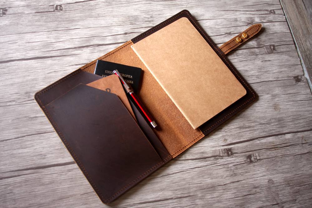 25 pcs Leather A4 Leather Notebook Cover Refillable with logo