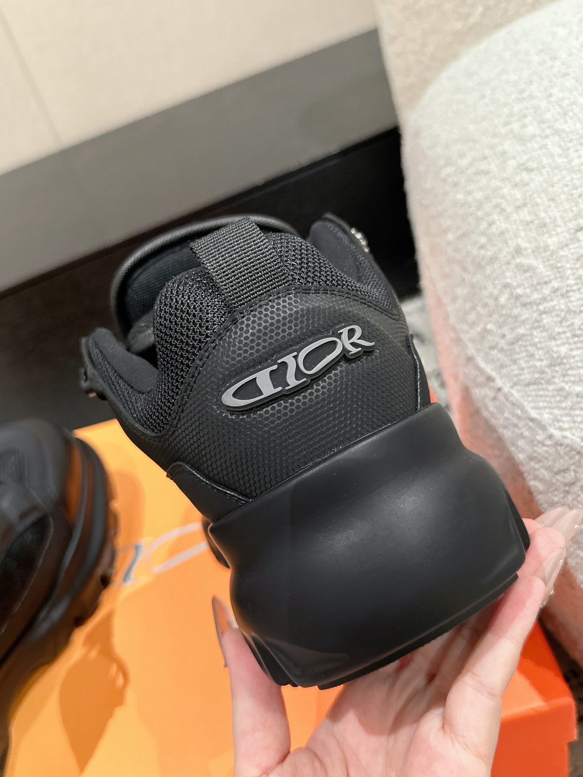 D-Sneakers