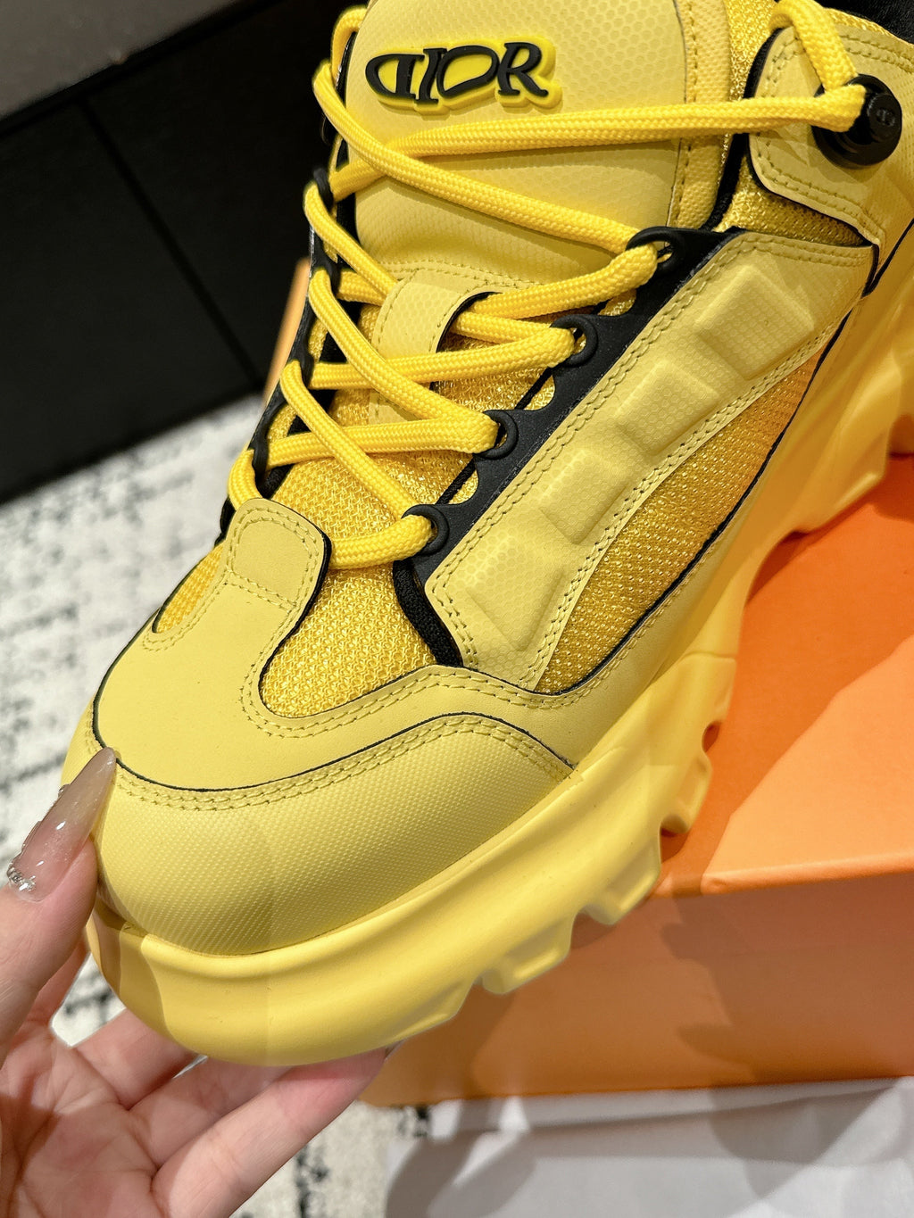 D-Sneakers