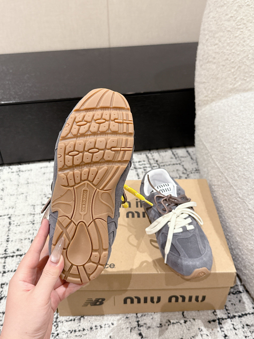 M-Sneakers