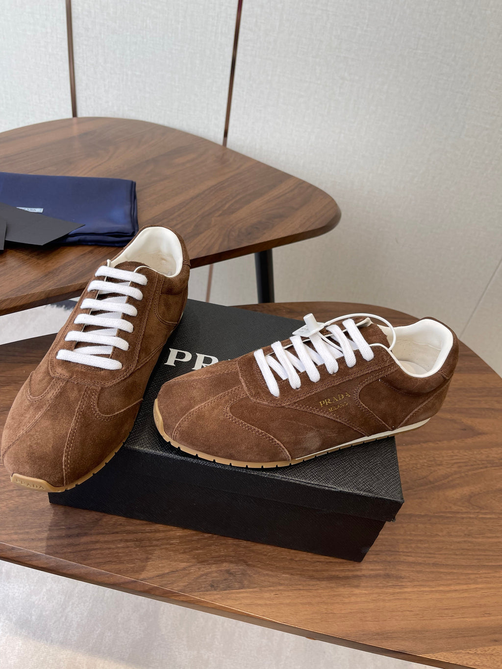 P-Sneakers