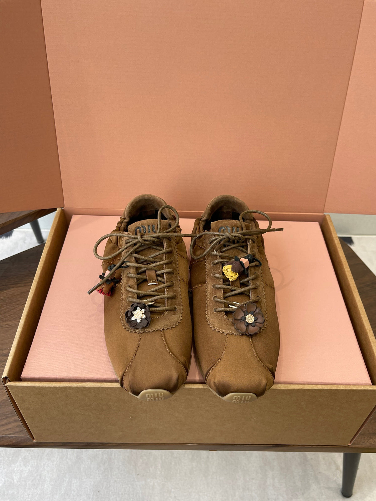 M-Sneakers