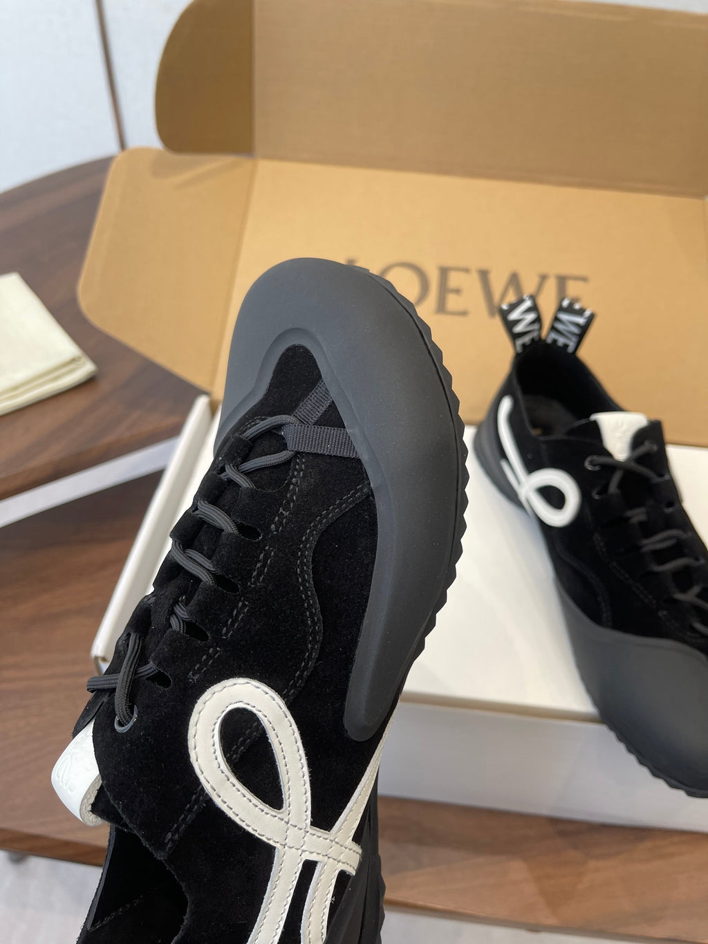 L2-Sneakers