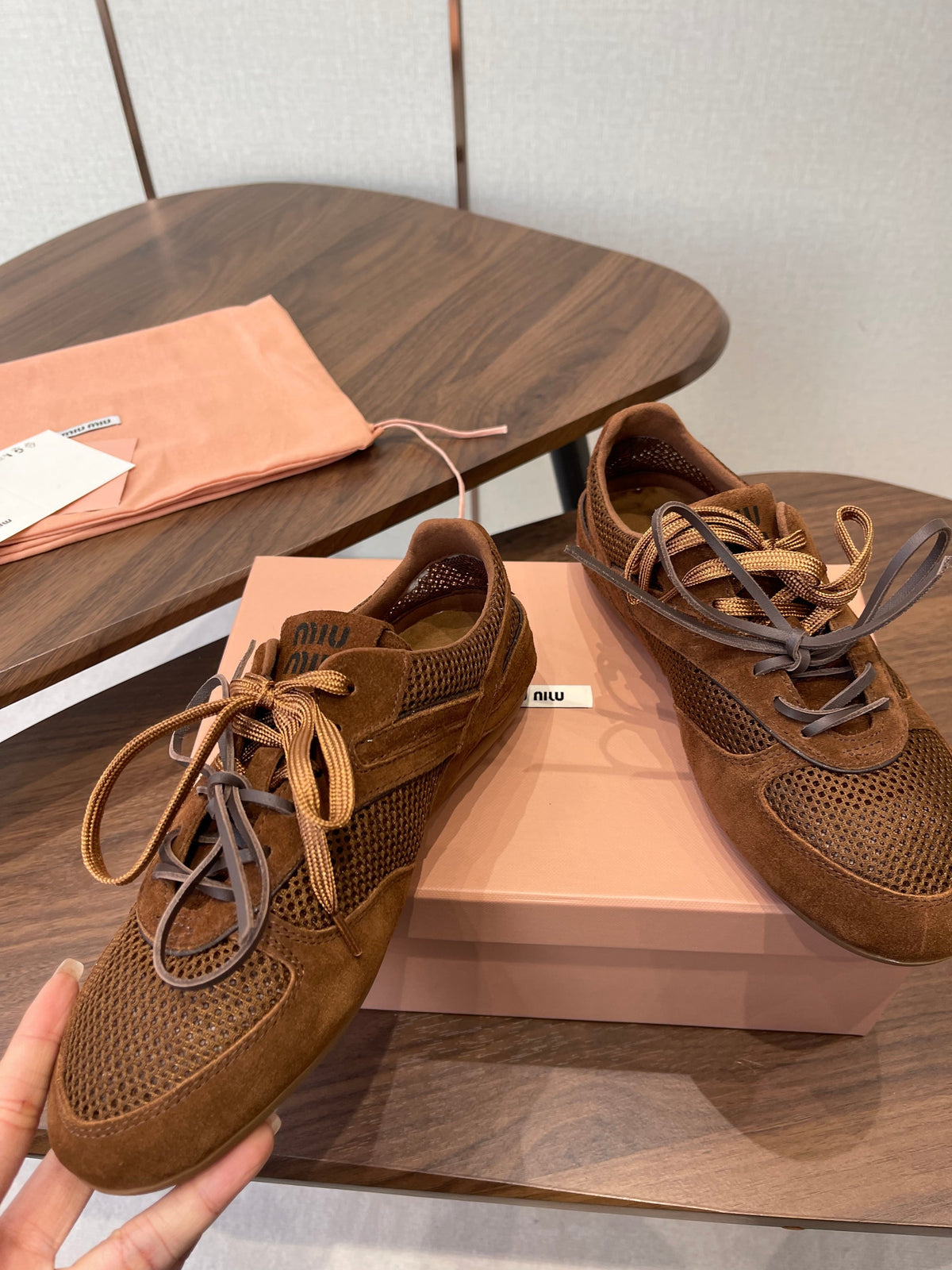 M-Sneakers