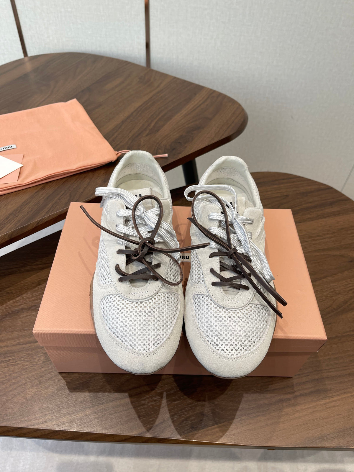 M-Sneakers