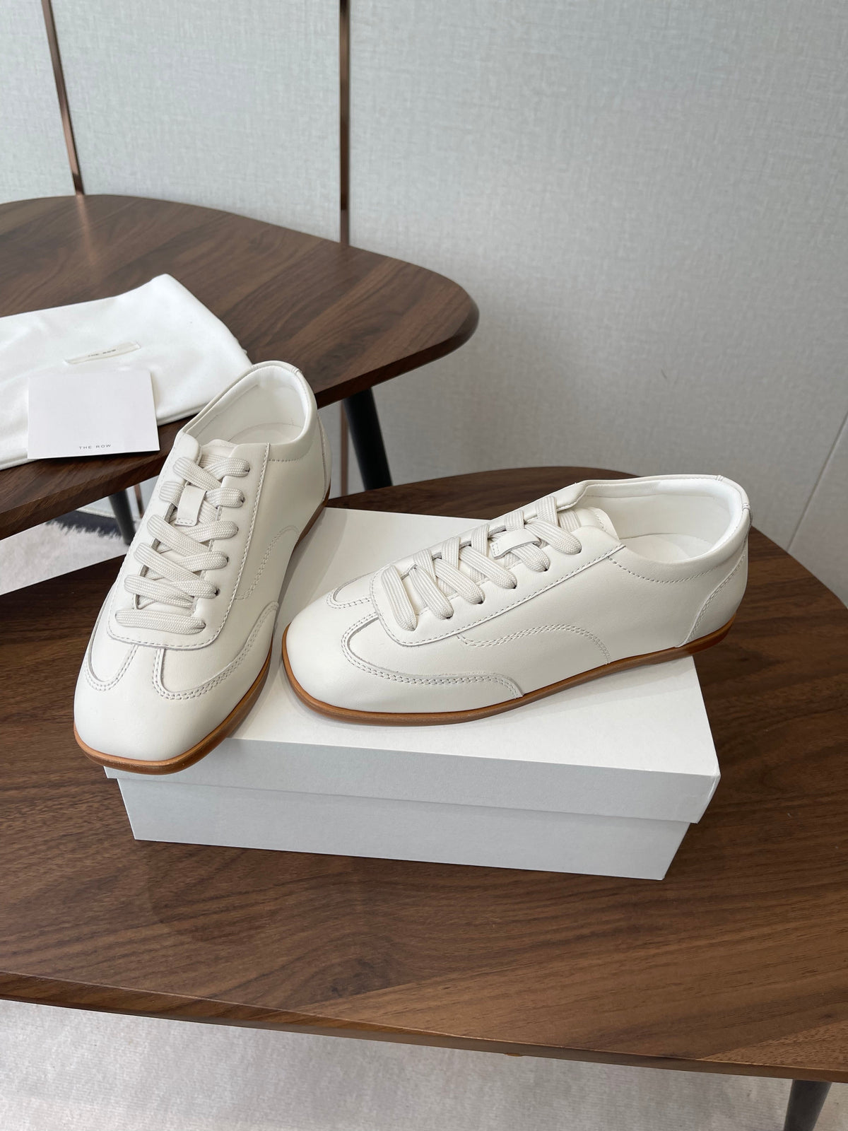 T-Sneakers