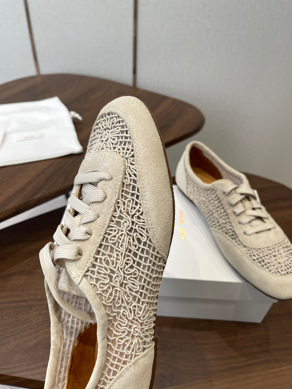T-Sneakers