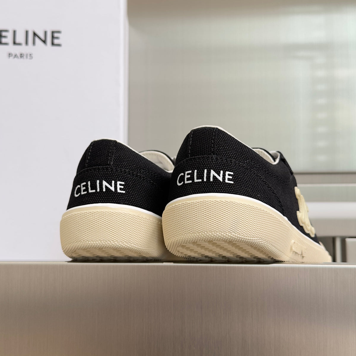 S-Sneakers