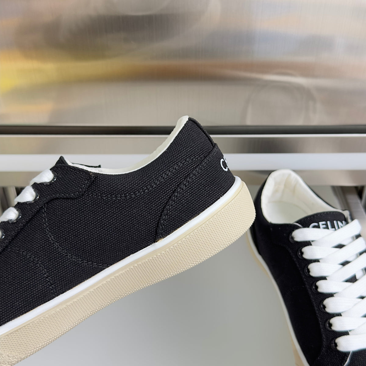 S-Sneakers
