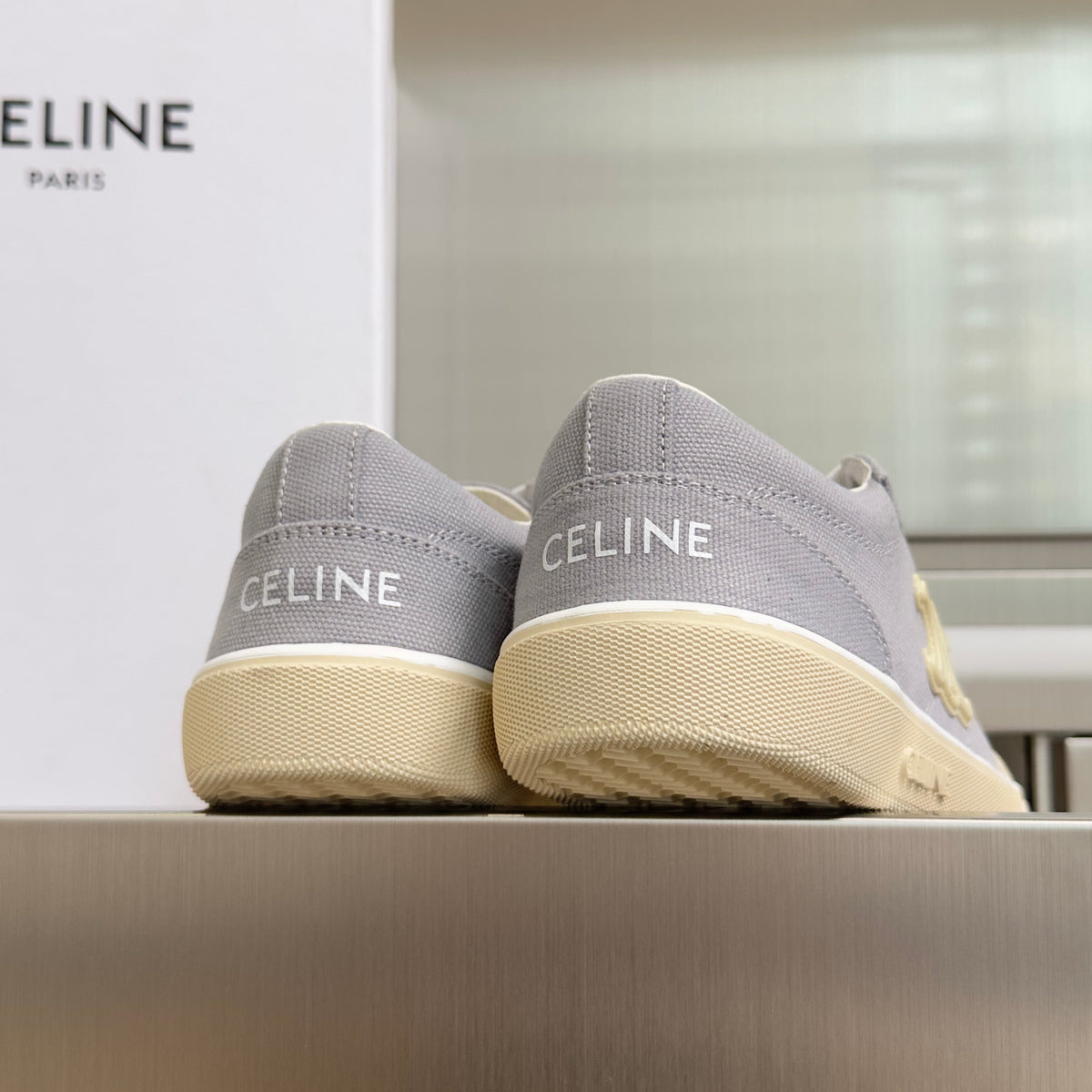S-Sneakers