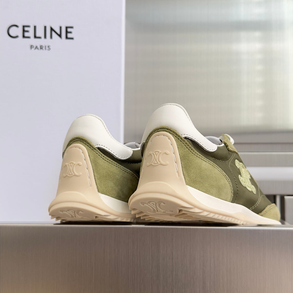 S-Sneakers