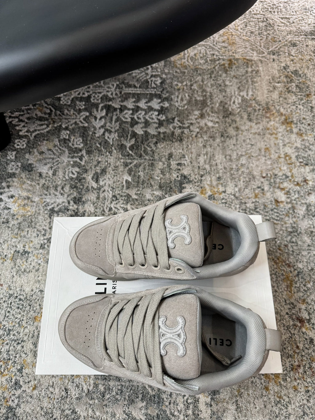 S-Sneakers