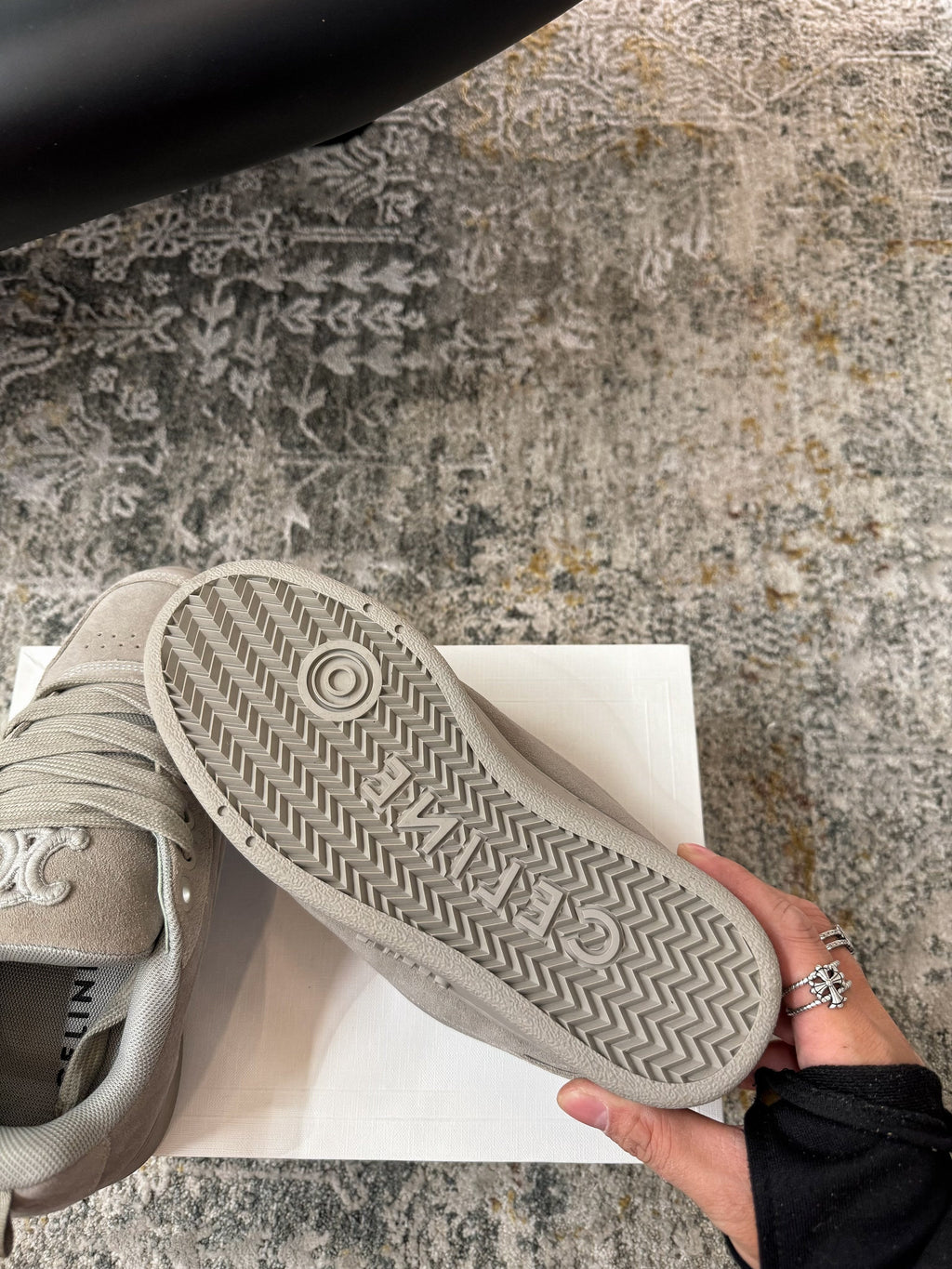 S-Sneakers