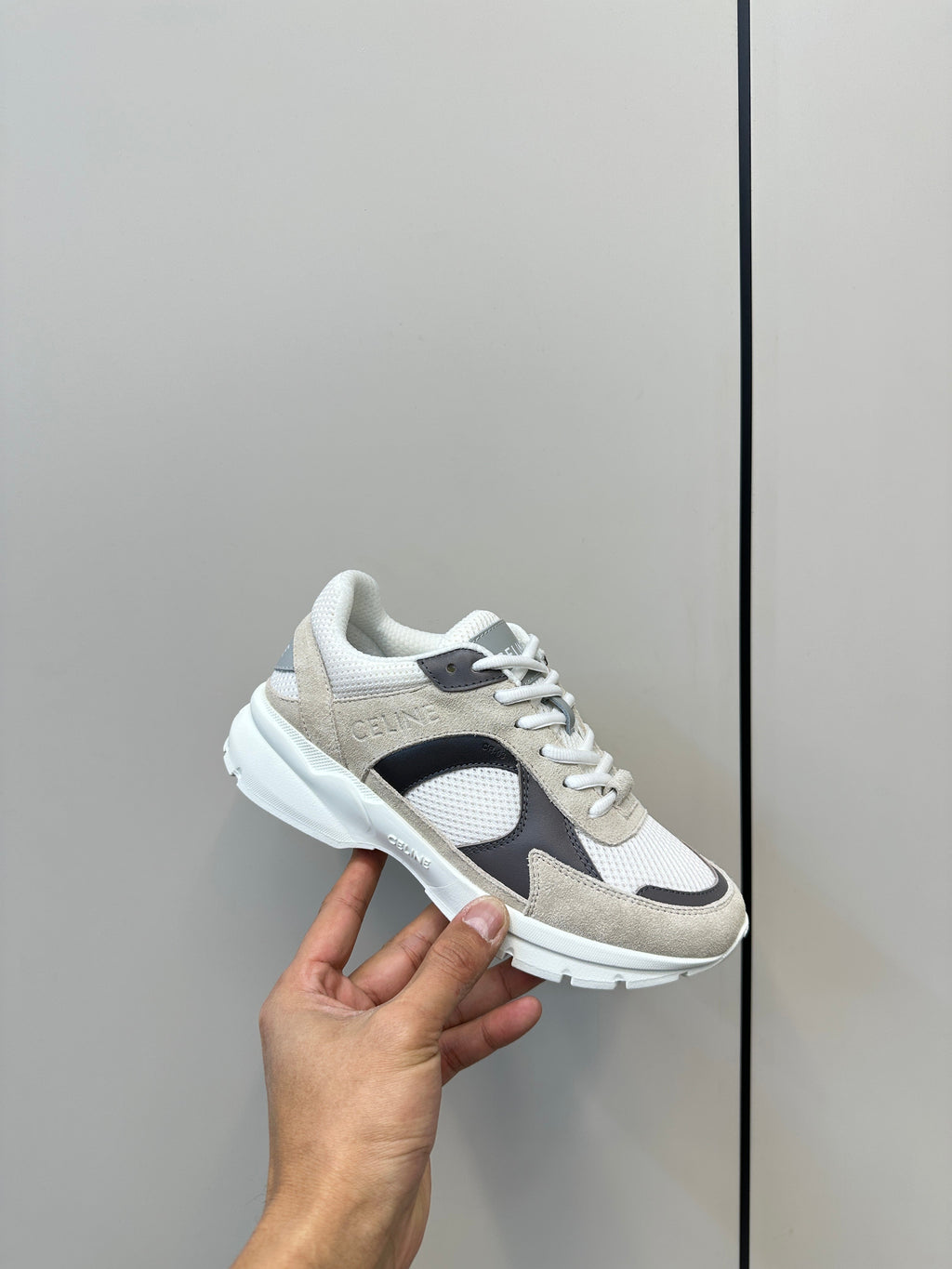 S-Sneakers