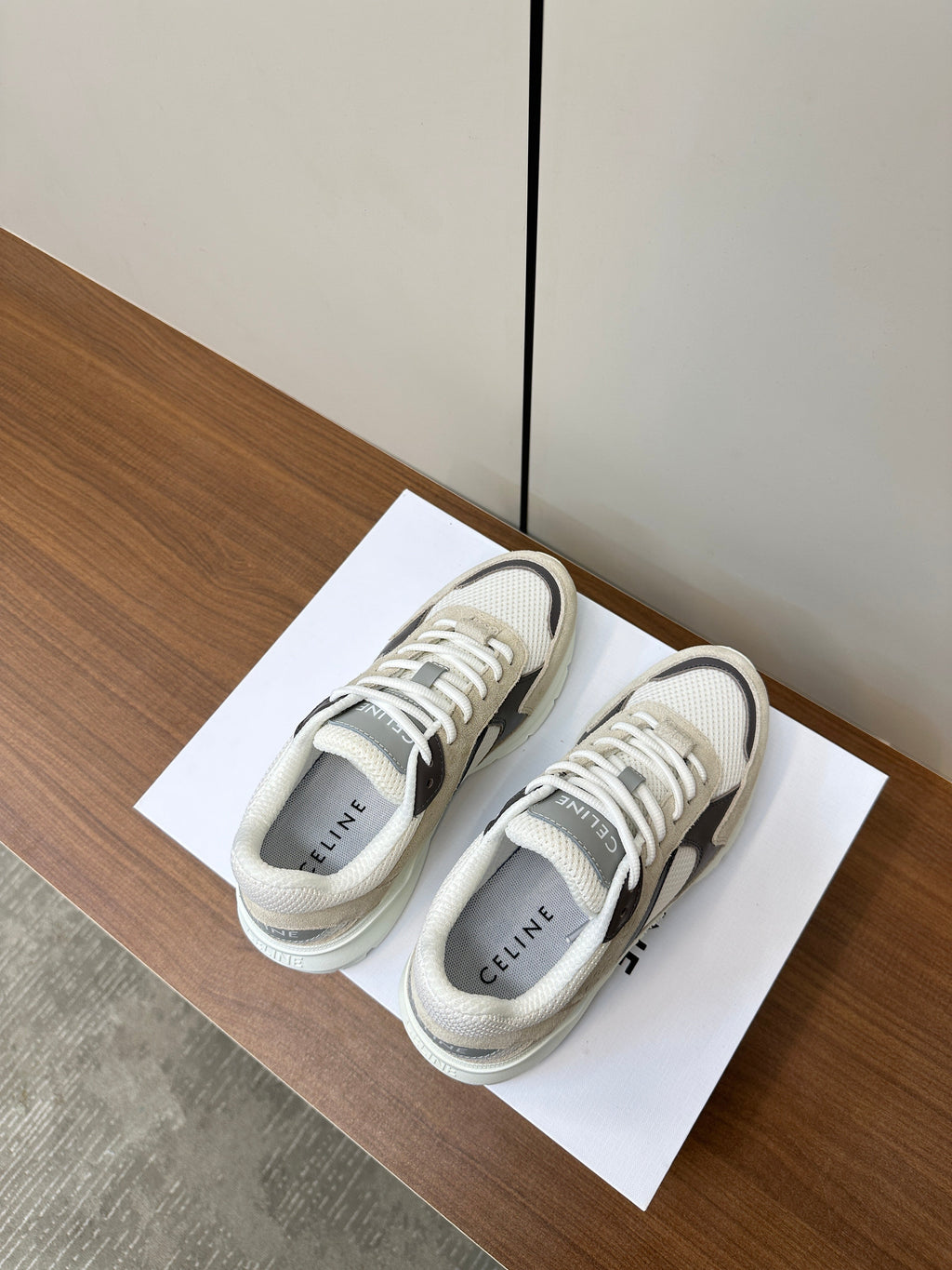 S-Sneakers