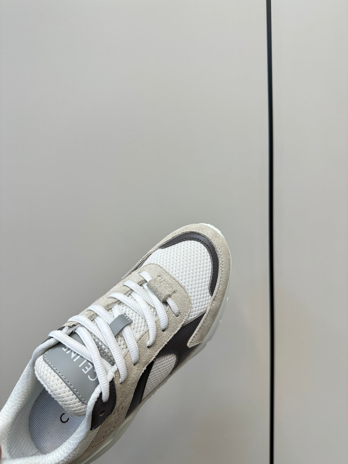 S-Sneakers