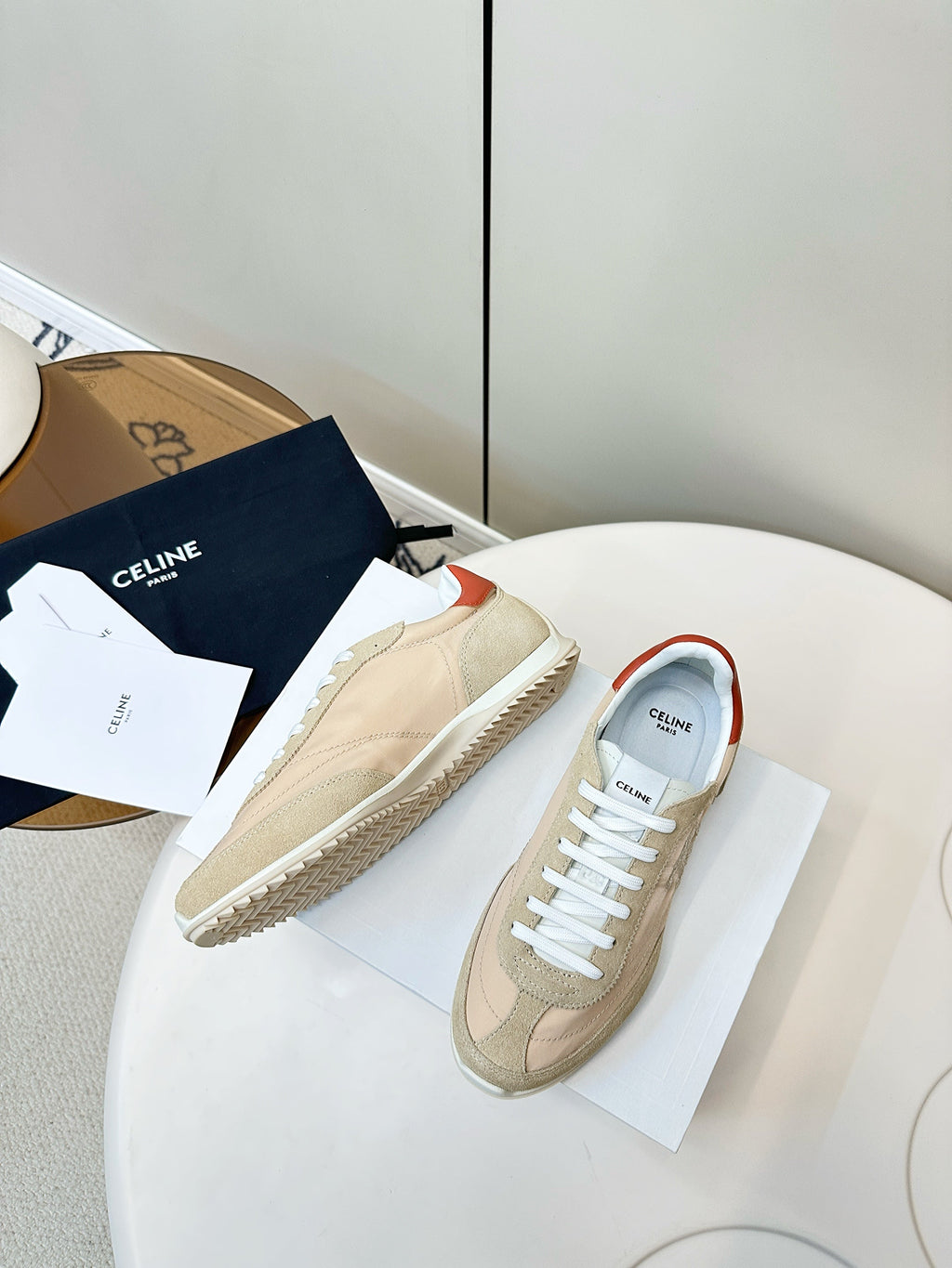 S-Sneakers