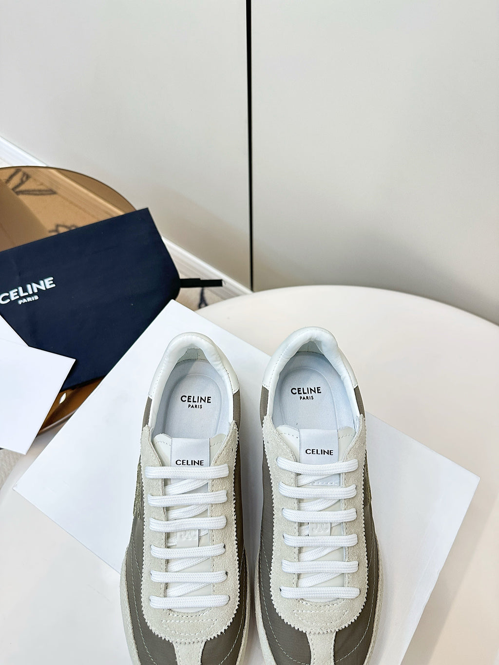 S-Sneakers