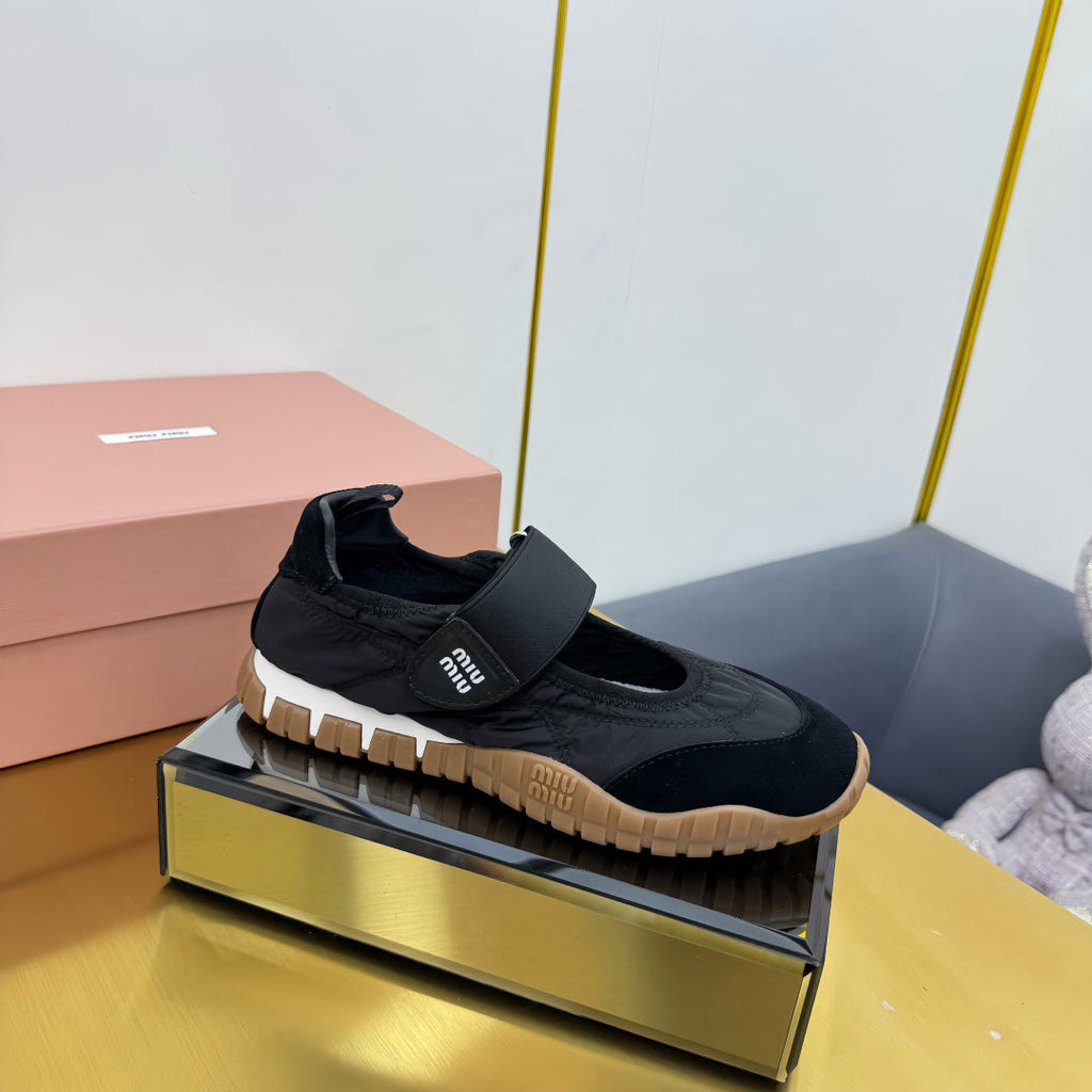 M-Sneakers