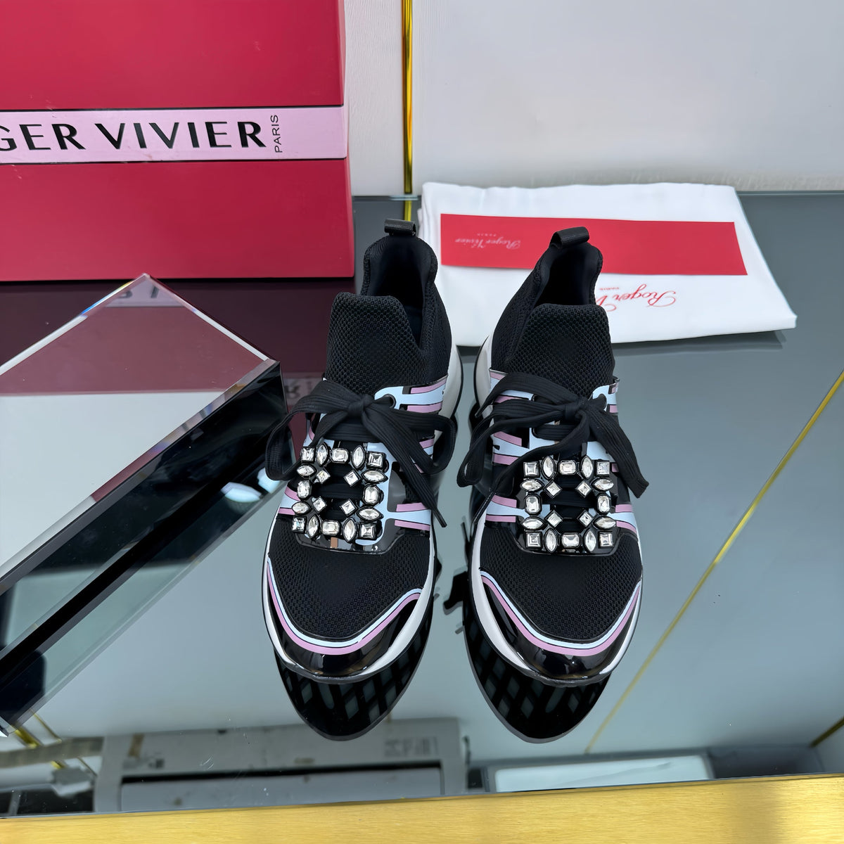 R-Sneakers