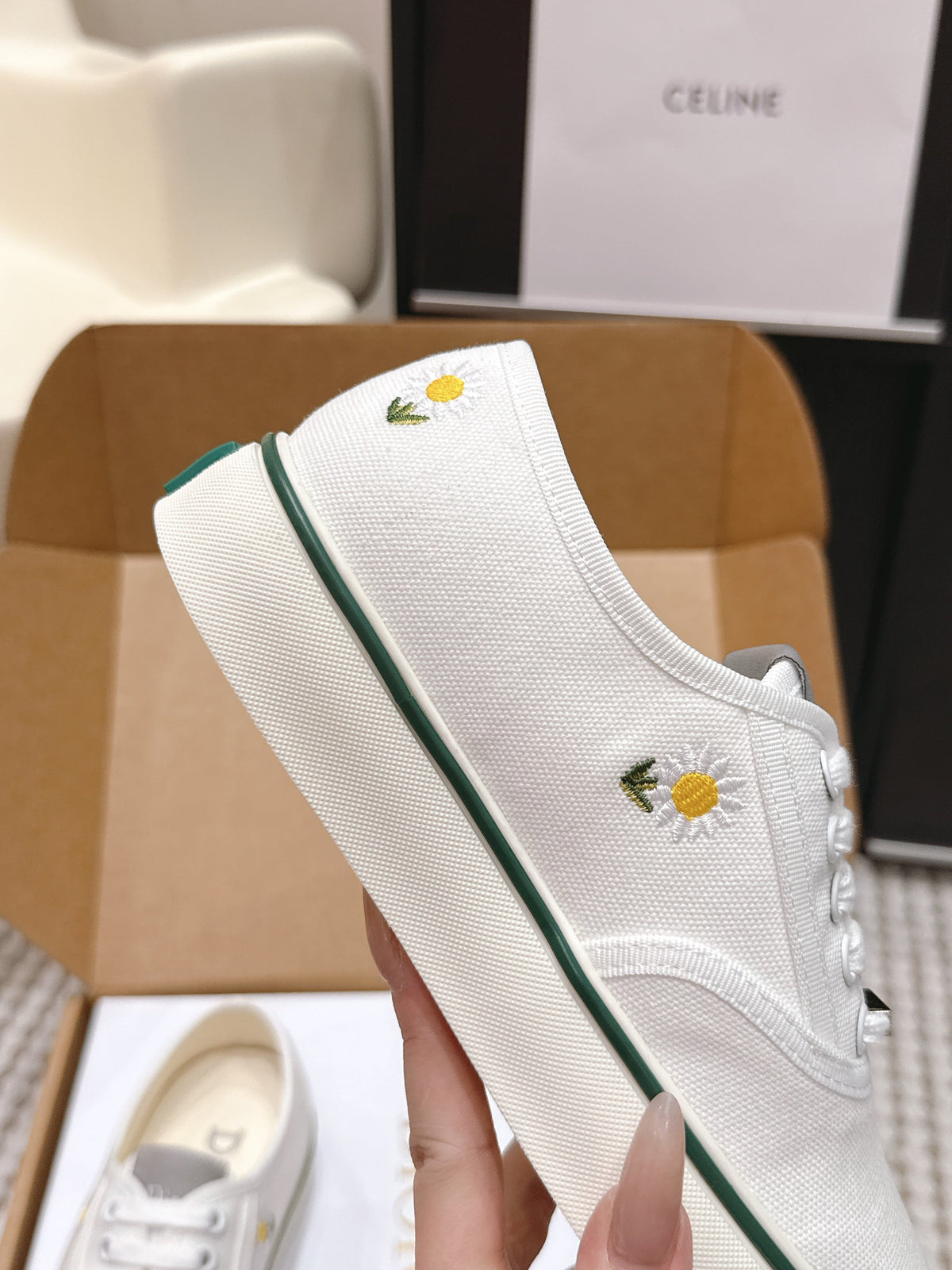 D-Sneakers