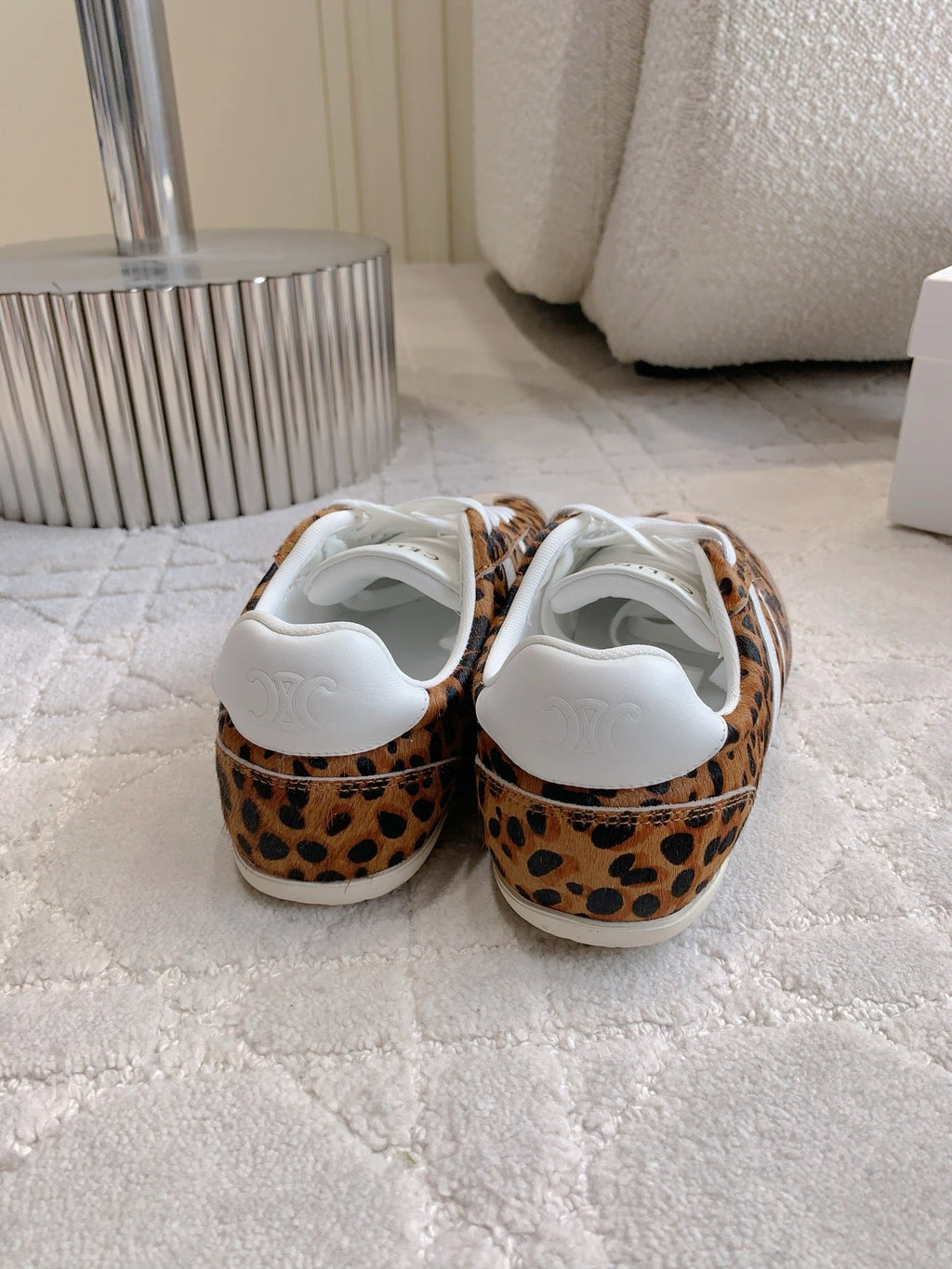 S-Sneakers