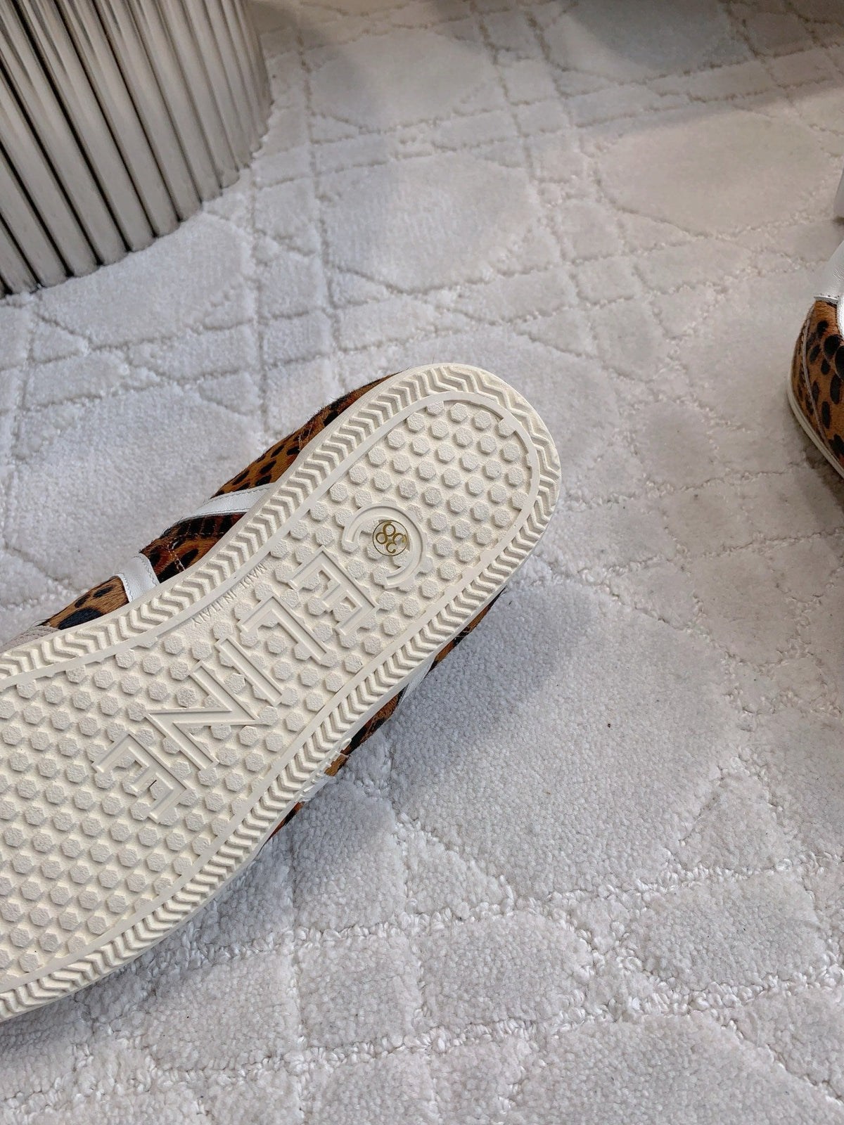 S-Sneakers