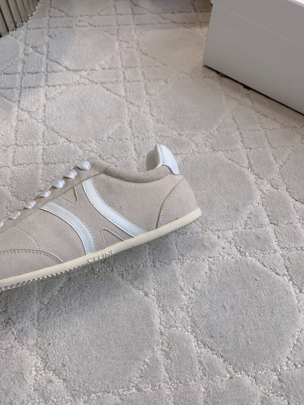 S-Sneakers