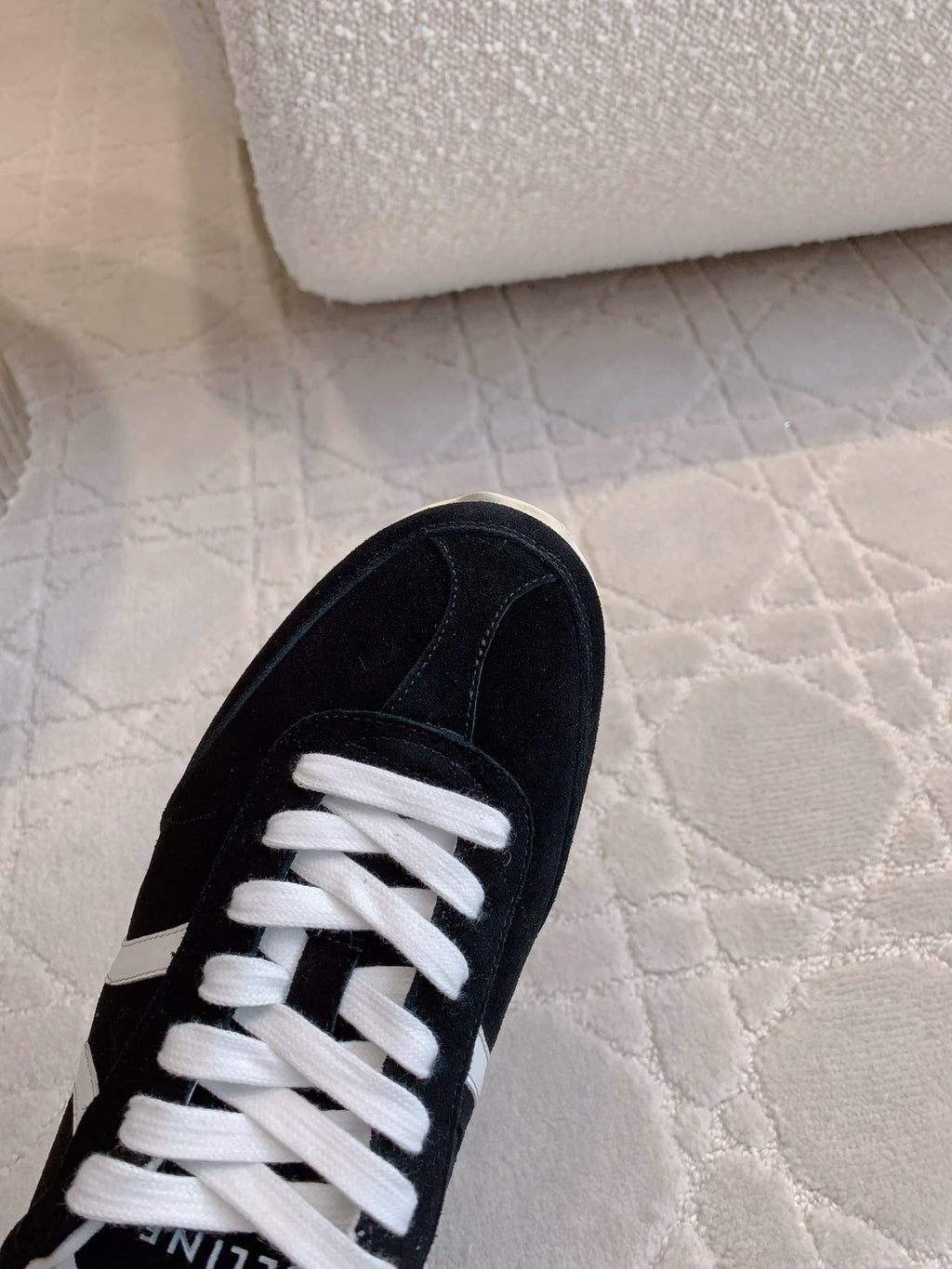 S-Sneakers