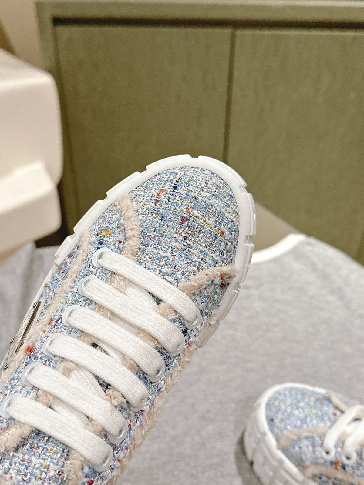 P-Sneakers