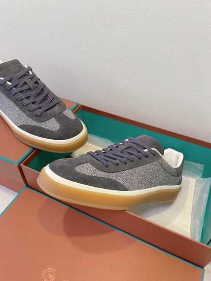 L-Sneakers