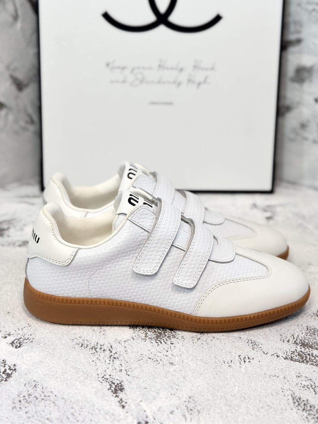 M-Sneakers