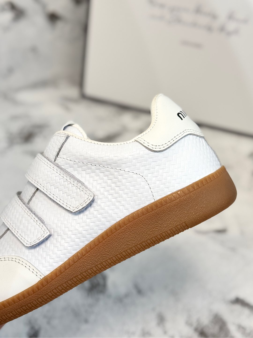 M-Sneakers