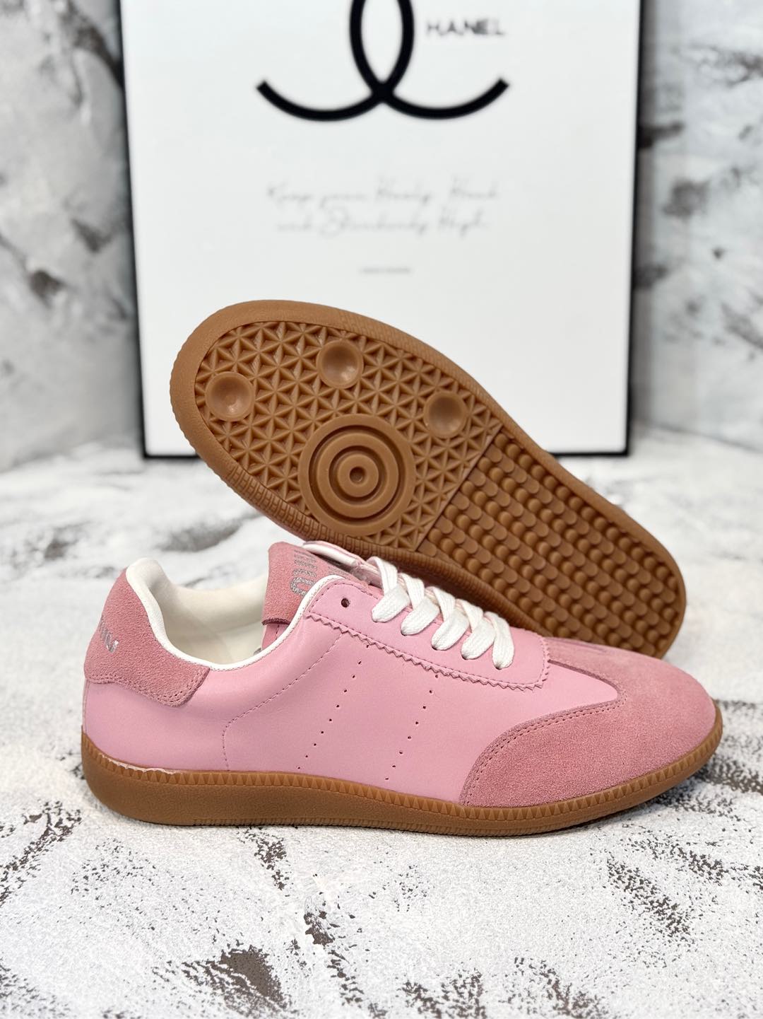 M-Sneakers