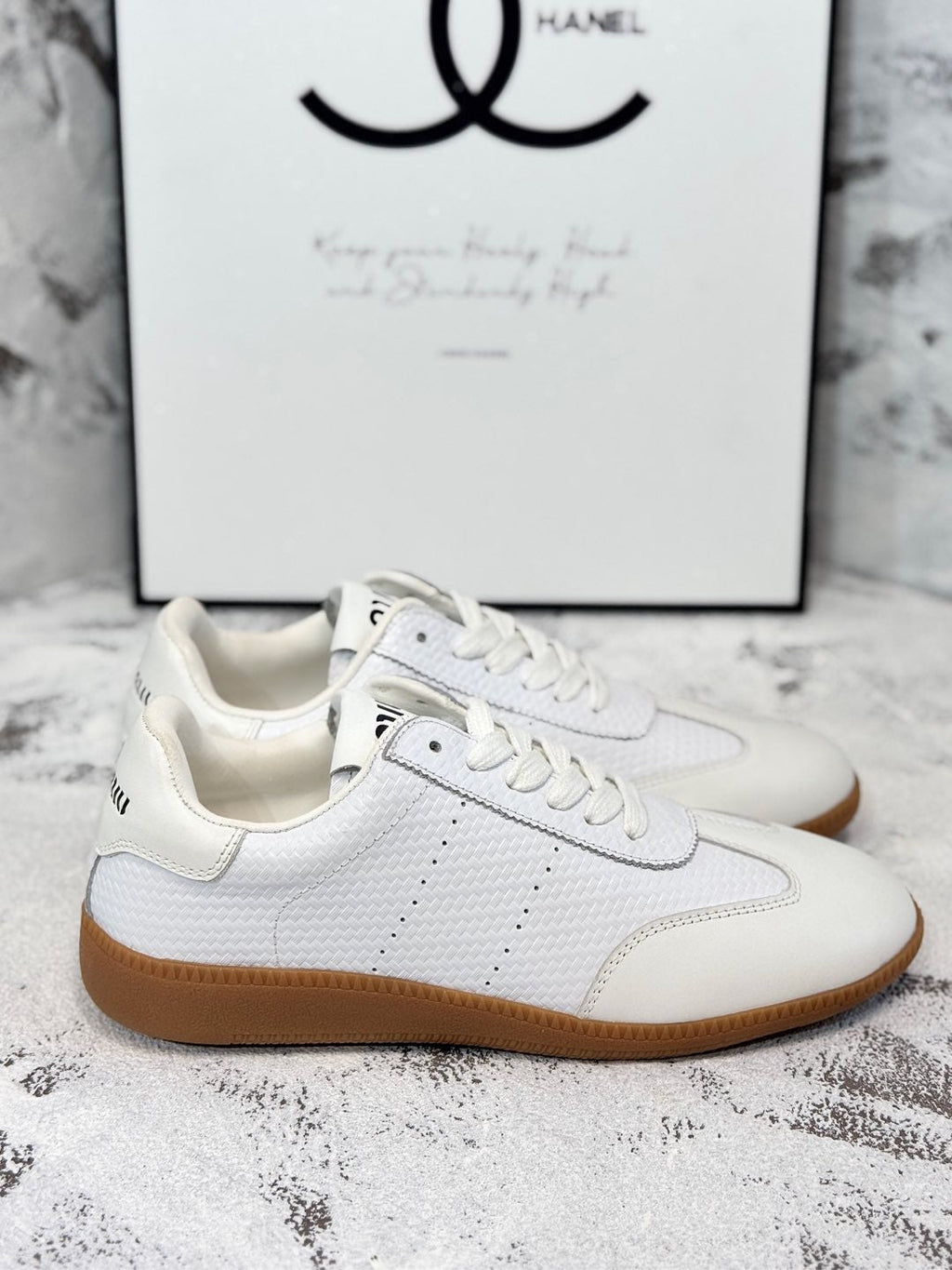 M-Sneakers