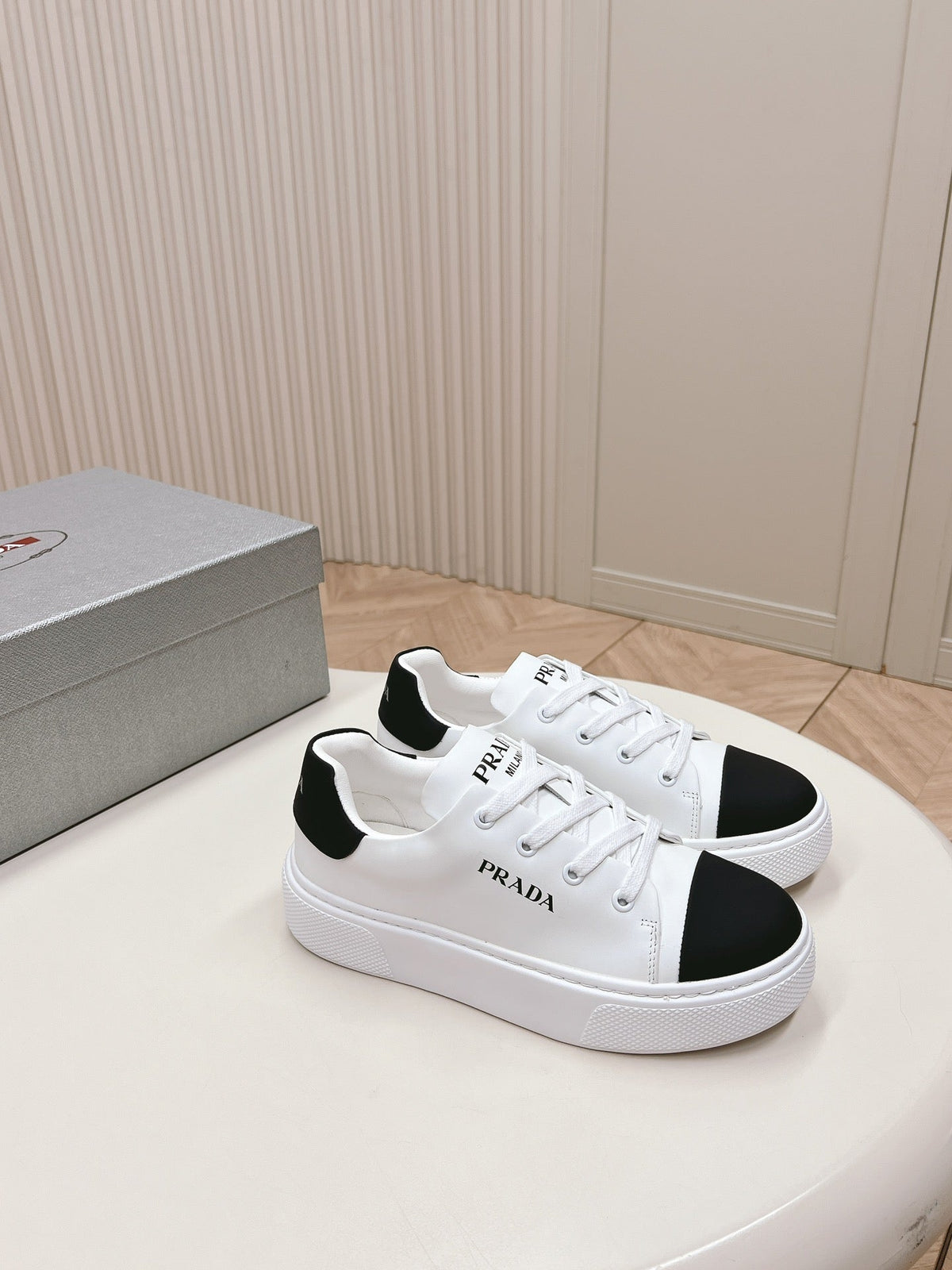 P-Sneakers