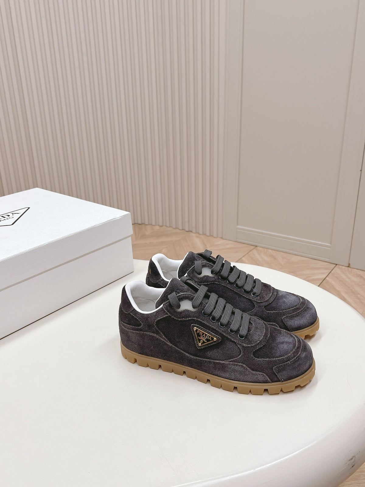 P-Sneakers