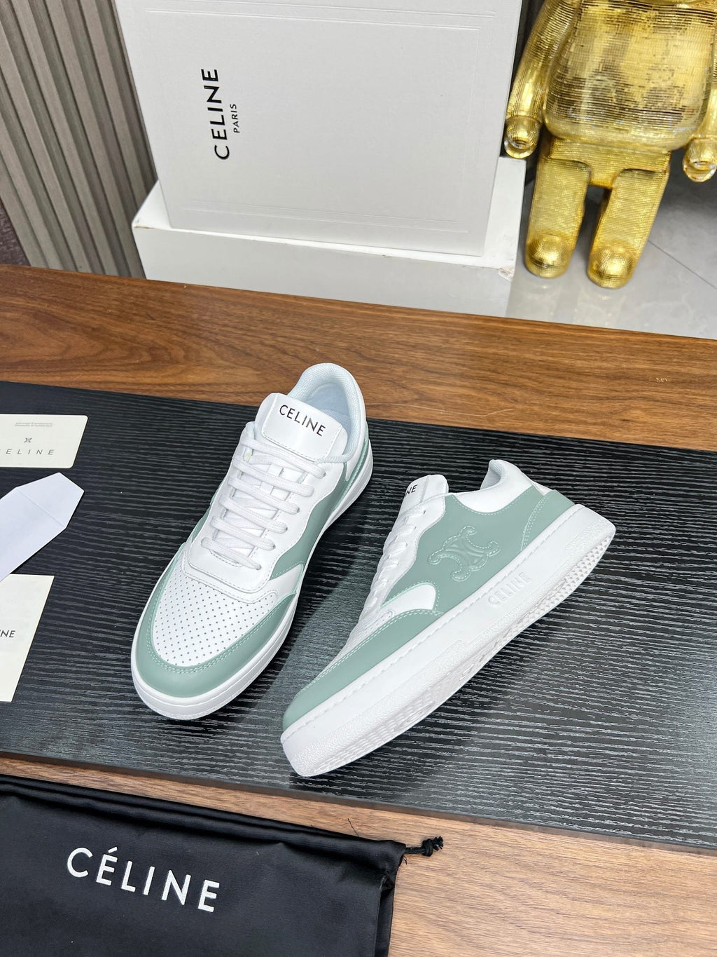 S-Sneakers