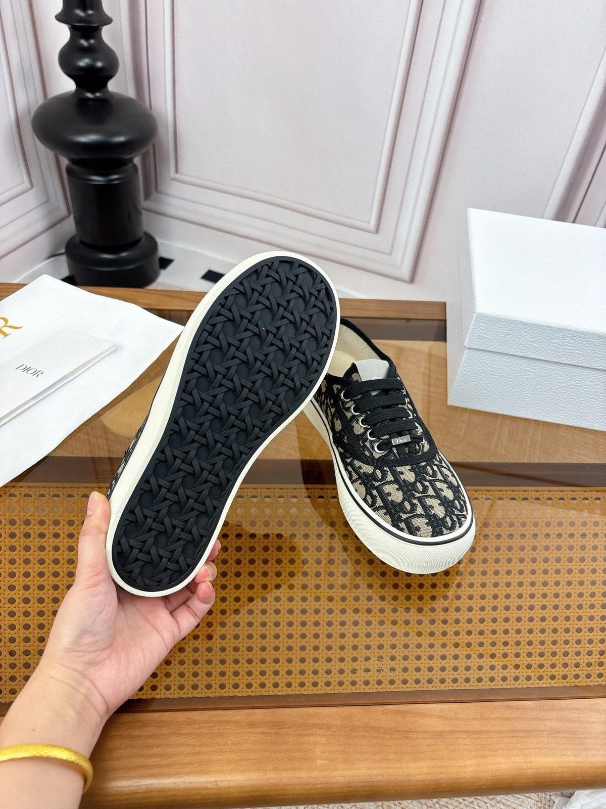D-Sneakers