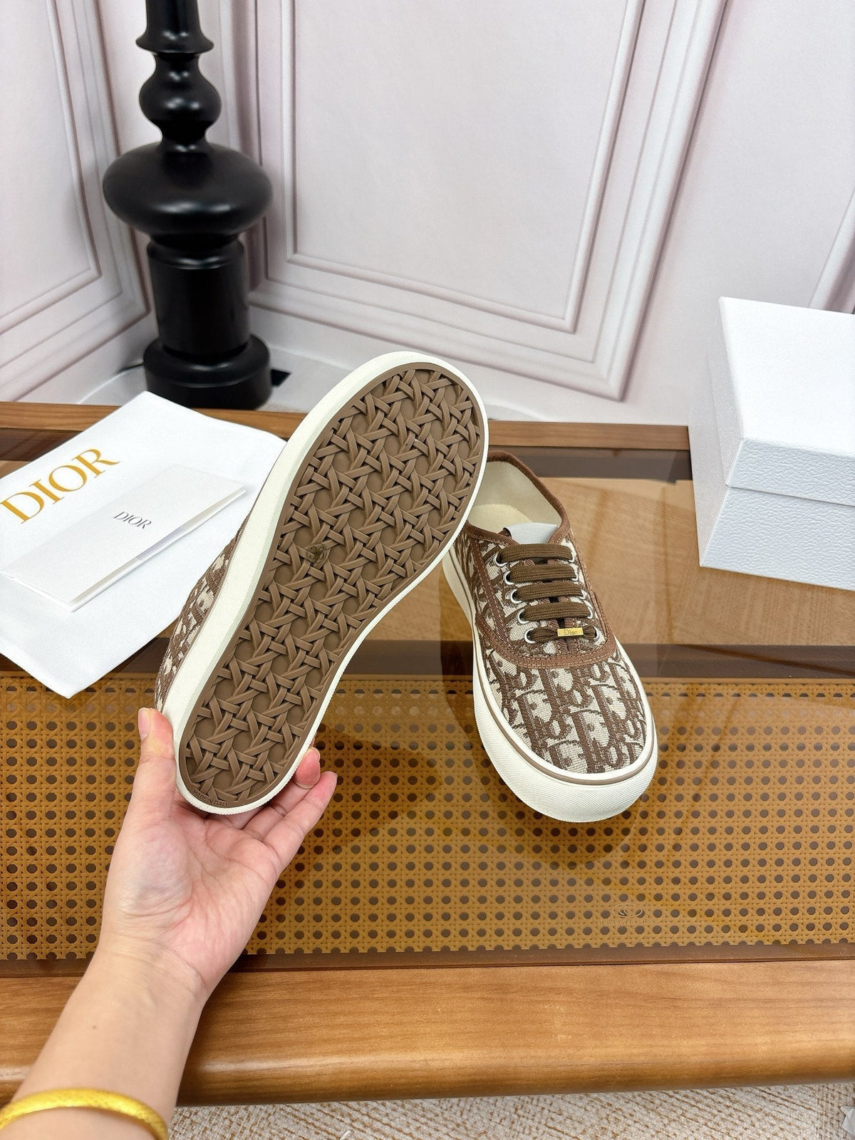 D-Sneakers